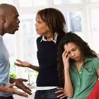 Navigating Family Gatherings: Managing Expectations and Difficult Relatives