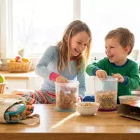 Innovative Road Trip Snacks: Keeping Cars Clean and Kids Engaged